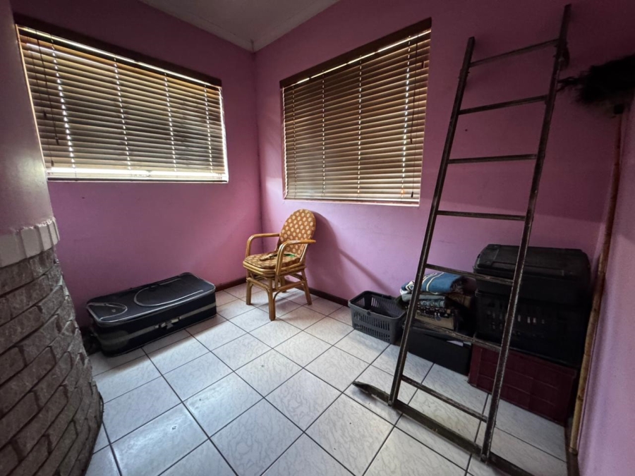 6 Bedroom Property for Sale in Tuscany Glen Western Cape